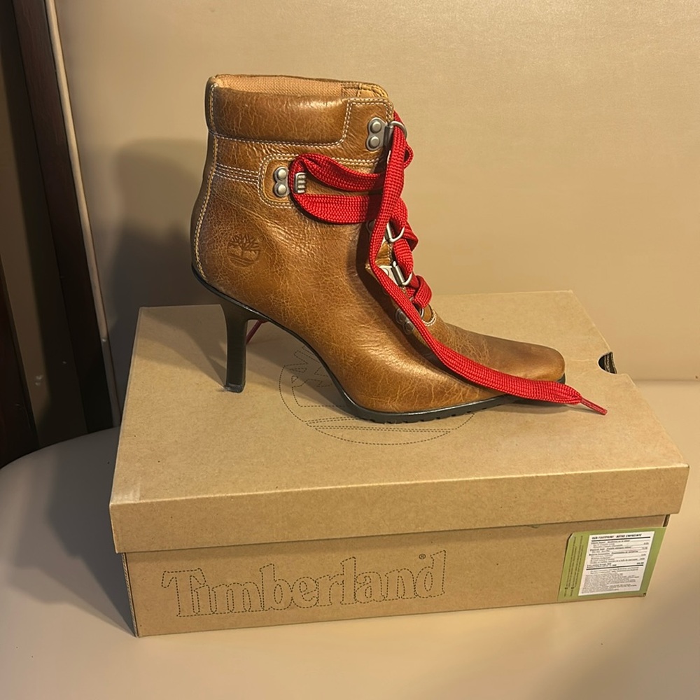Woman’s timberland heeled boot